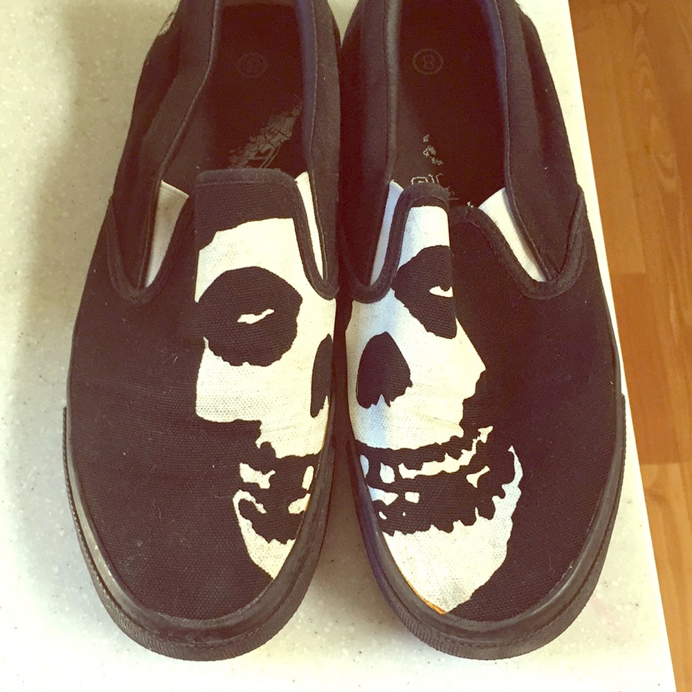 MISFITS slip ons by Draven. Size 8 M/10 W